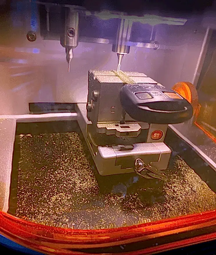A new transponder car key being programmed