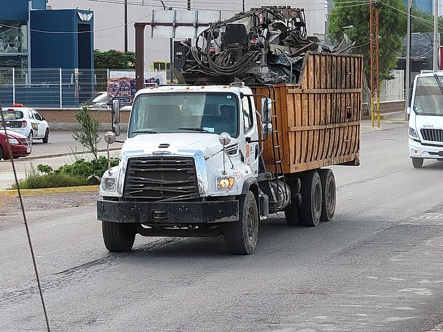 Freightliner 114SD