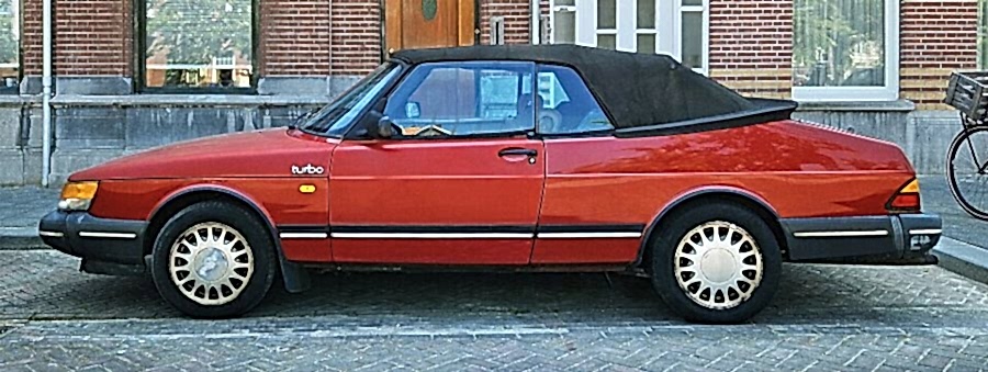 SAAB 900